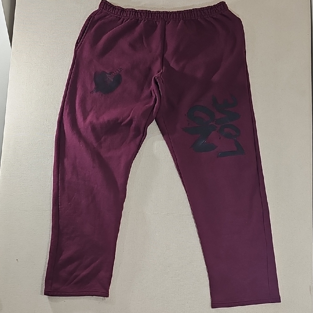 Gildan Mens Burgundy Joggers with Black Love Design